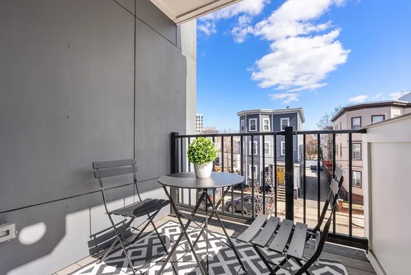 $1,159,000 | 109 Prospect Street, Unit 205, Somerville, MA 02143