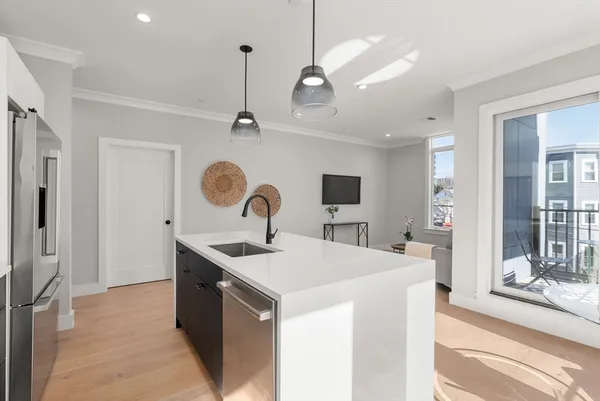 $1,159,000 | 109 Prospect Street, Unit 205, Somerville, MA 02143