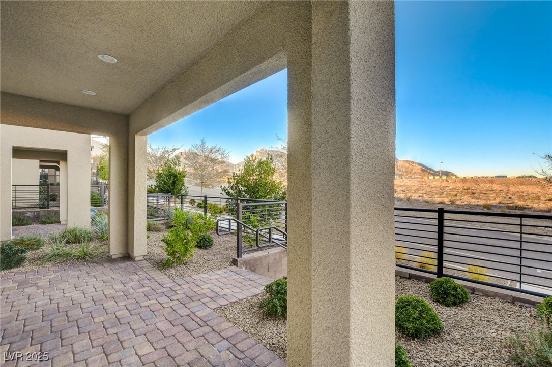 11680 Hamilton Lake Avenue Las Vegas, NV 89138 - Photo 4 of 49