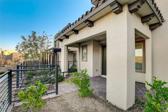 $2,295 | 11680 Hamilton Lake Avenue, Las Vegas, NV 89138