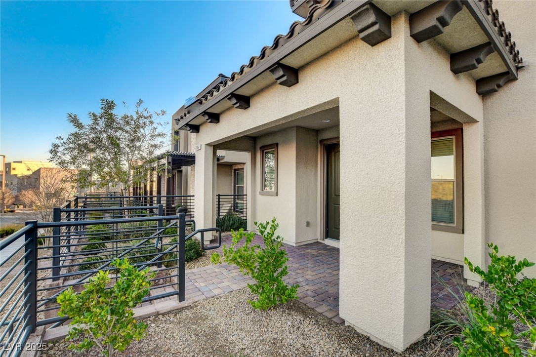 11680 Hamilton Lake Avenue Las Vegas, NV 89138 - Photo 6 of 49