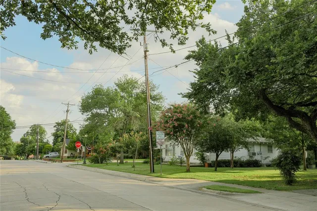 $730,000 | 422 Smith Street, Grapevine, TX 76051