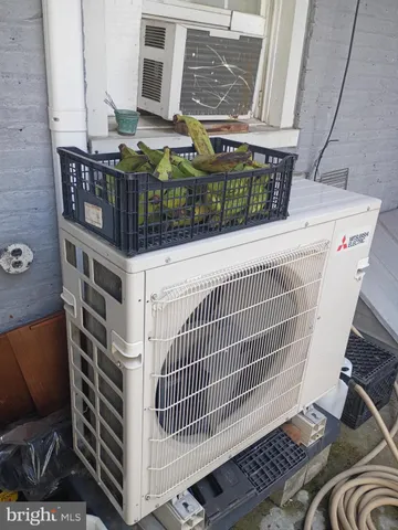 a view of entryway with a front door