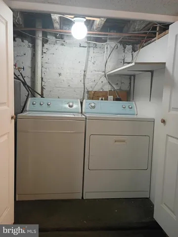 a view of utility room