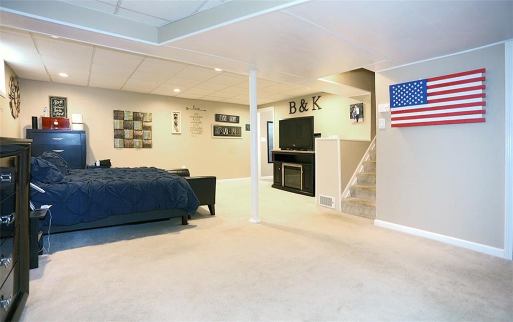2154 Swallow Hill Road Pittsburgh, PA 15220 - Photo 11 of 22 Owner's suite - plenty of room for all your furniture and your own sitting room!