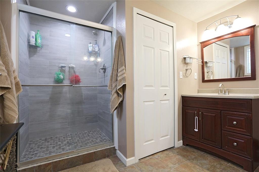 2154 Swallow Hill Road Pittsburgh, PA 15220 - Photo 14 of 22 New, beautiful updated shower to start your day!
