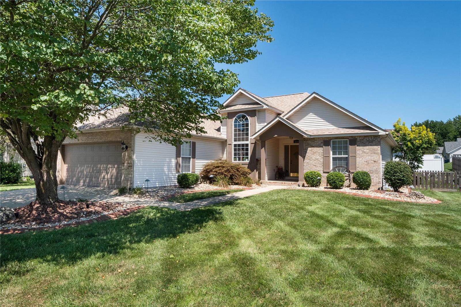 3233 Hunters Way Belleville, IL 62221 - Photo 1 of 40 Gallery Image 1