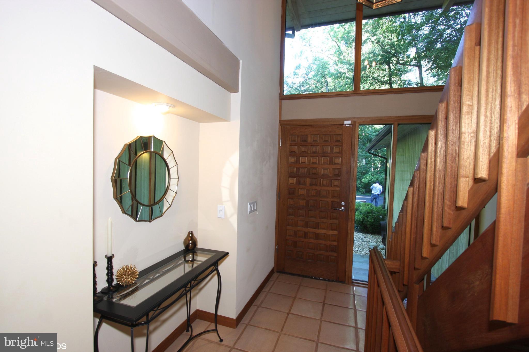 1732 Woodlore Road Annapolis, MD 21401 - Photo 2 of 22 Entryway