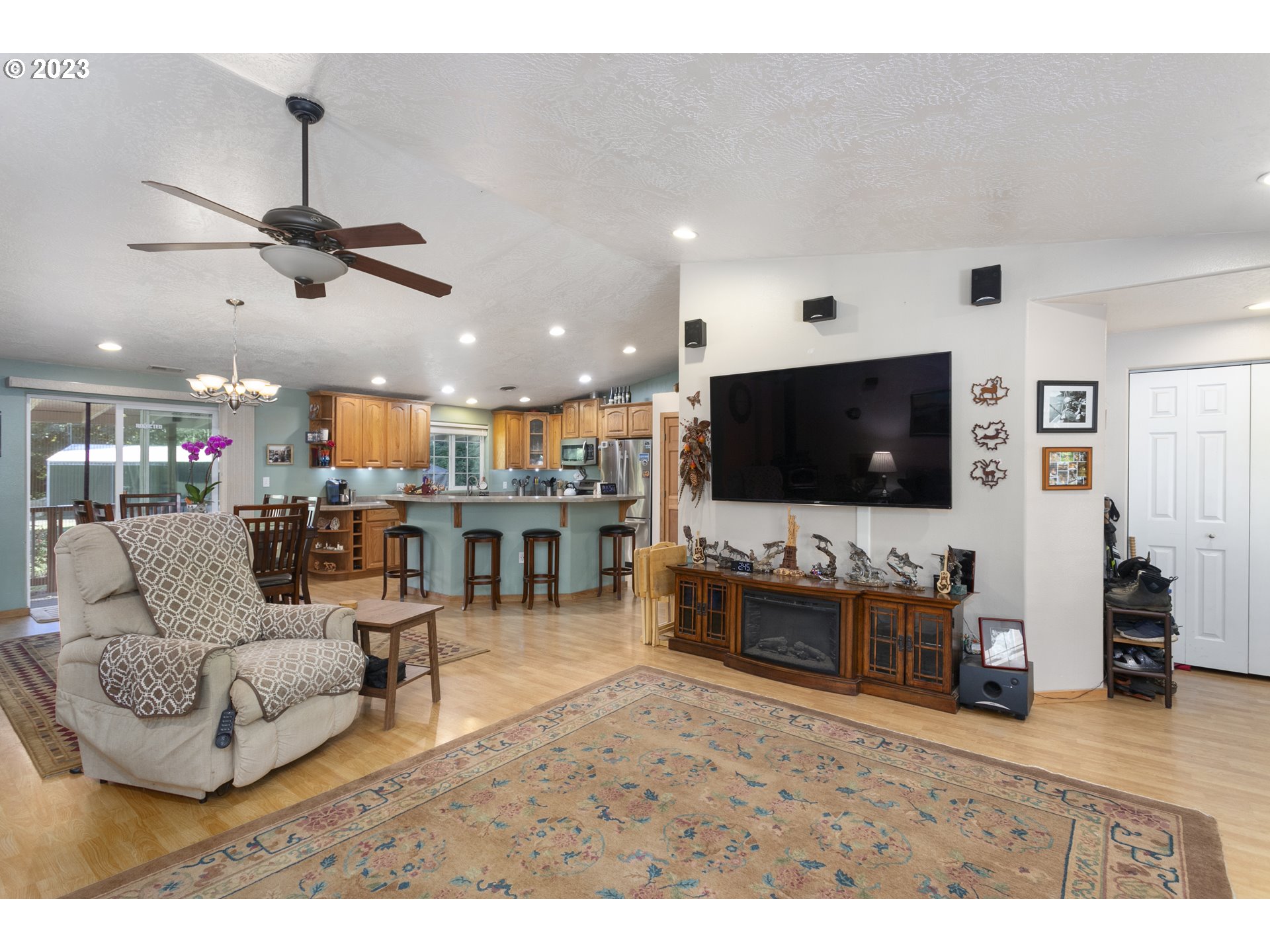 200 Oak Point Road Longview, WA 98632 - Photo 6 of 47 a living room with furniture and a flat screen tv