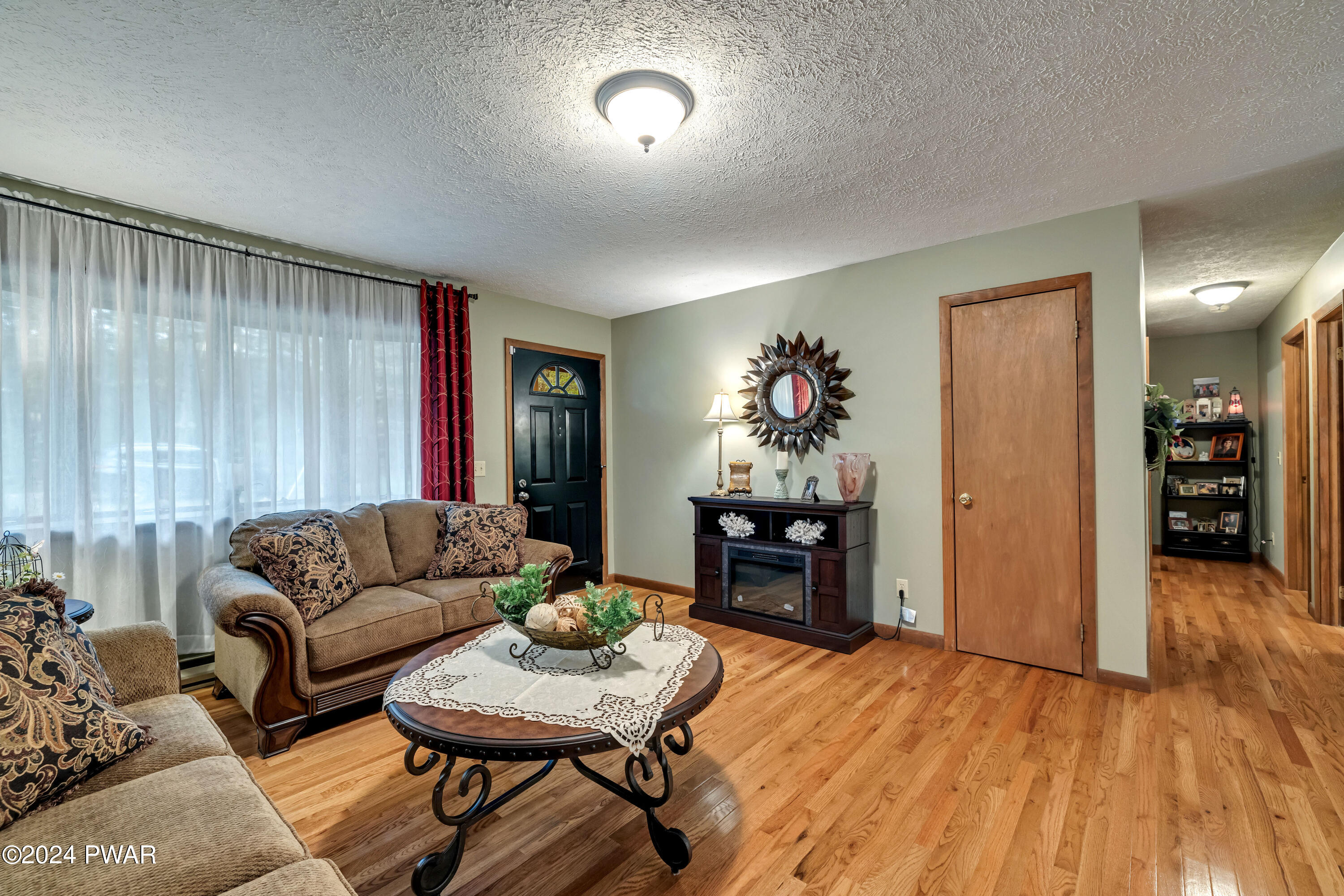 103 Logger Road Canadensis, PA 18325 - Photo 4 of 62 Living Room