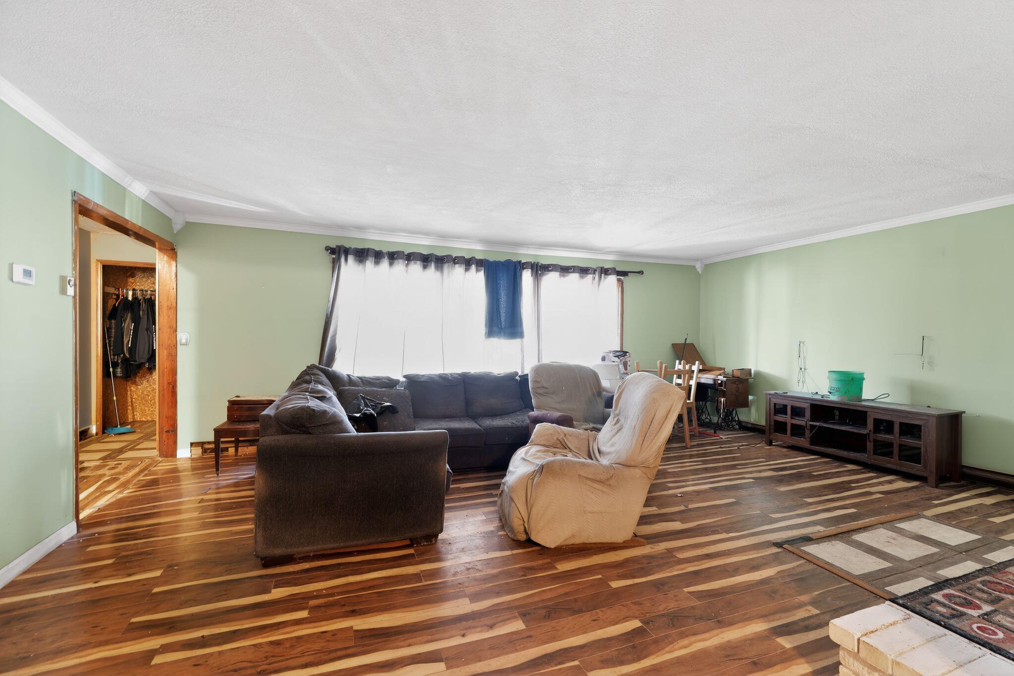 6718 Colf Road Carleton, MI 48117 - Photo 8 of 9 Living room