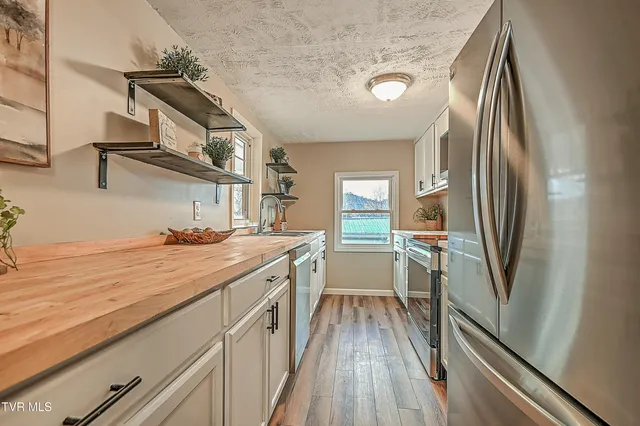 $219,900 | 918 South Cedar Avenue, Elizabethton, TN 37643