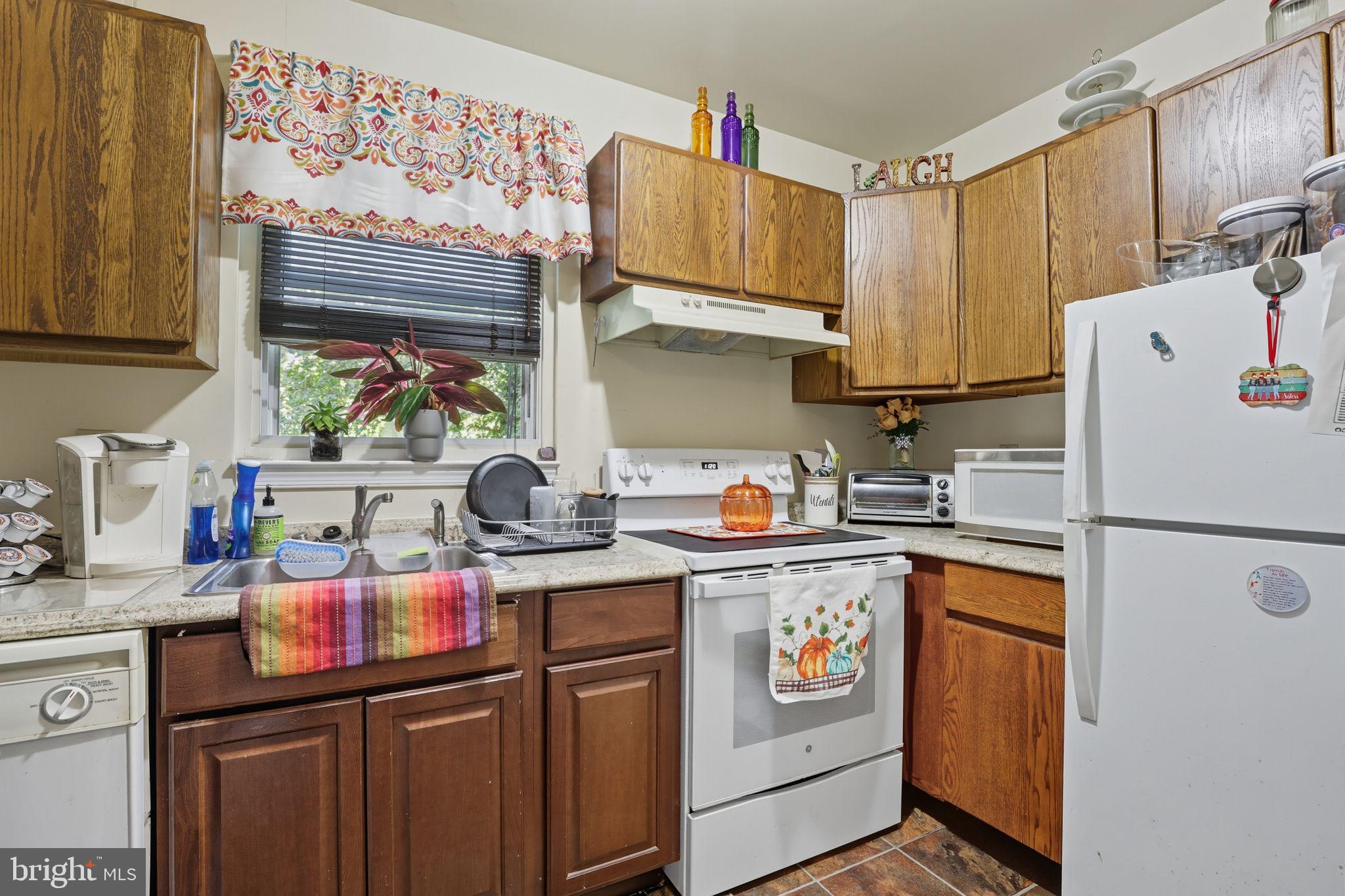 4-6 Linden Avenue Rutledge, PA 19070 - Photo 19 of 31 Nice kitchen