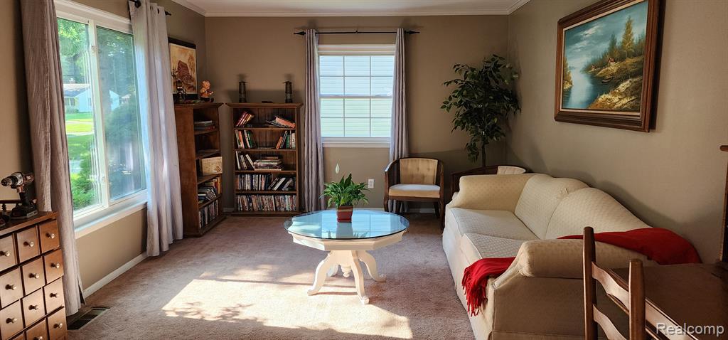 1058 Avon Manor Road Rochester Hills, MI 48307 - Photo 2 of 24