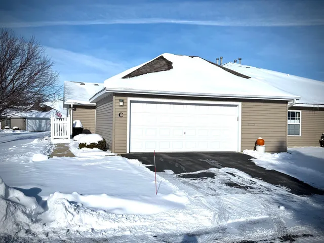 $215,700 | 1907 Oak Tree Lane, Unit C, Austin, MN 55912