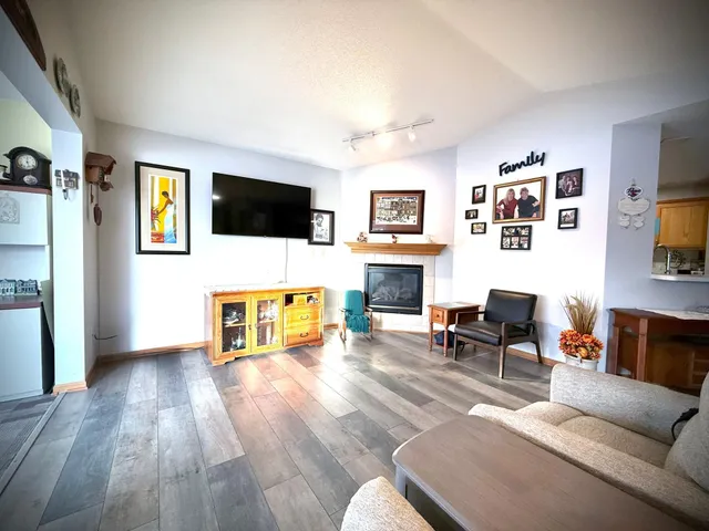 $215,700 | 1907 Oak Tree Lane, Unit C, Austin, MN 55912