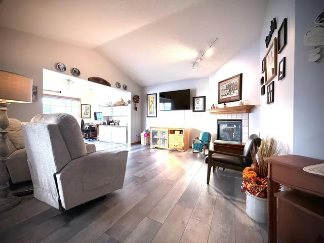 $215,700 | 1907 Oak Tree Lane, Unit C, Austin, MN 55912