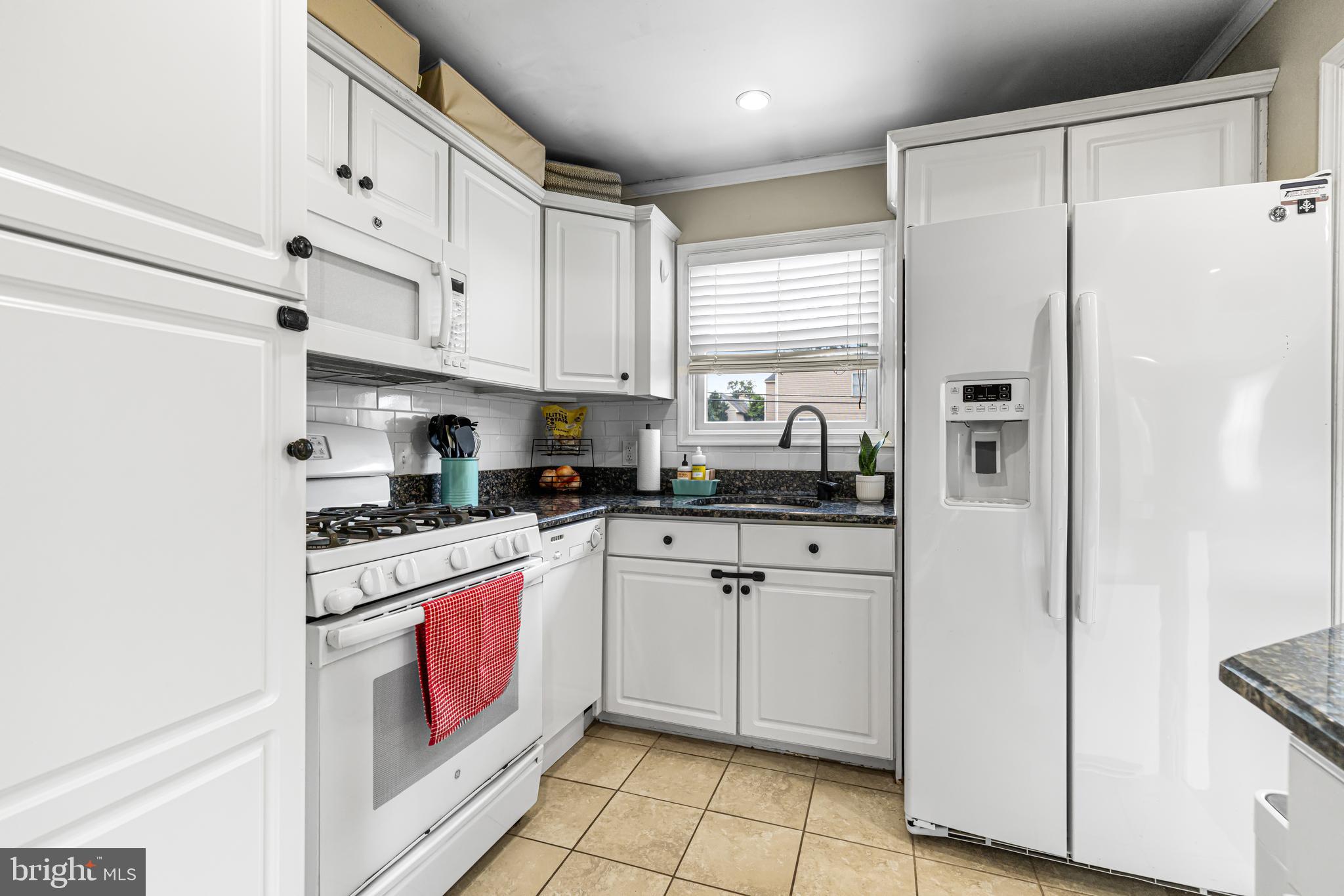 407 Goodwin Road Hatboro, PA 19040 - Photo 19 of 31 kitchen