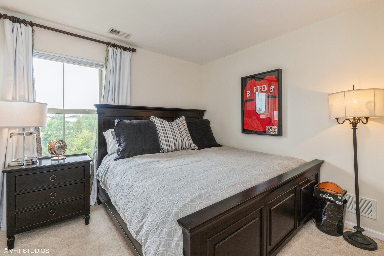 335 Alpine Springs Drive, Unit 335 Vernon Hills, IL 60061 - Photo 8 of 10 a bedroom with a bed and a window