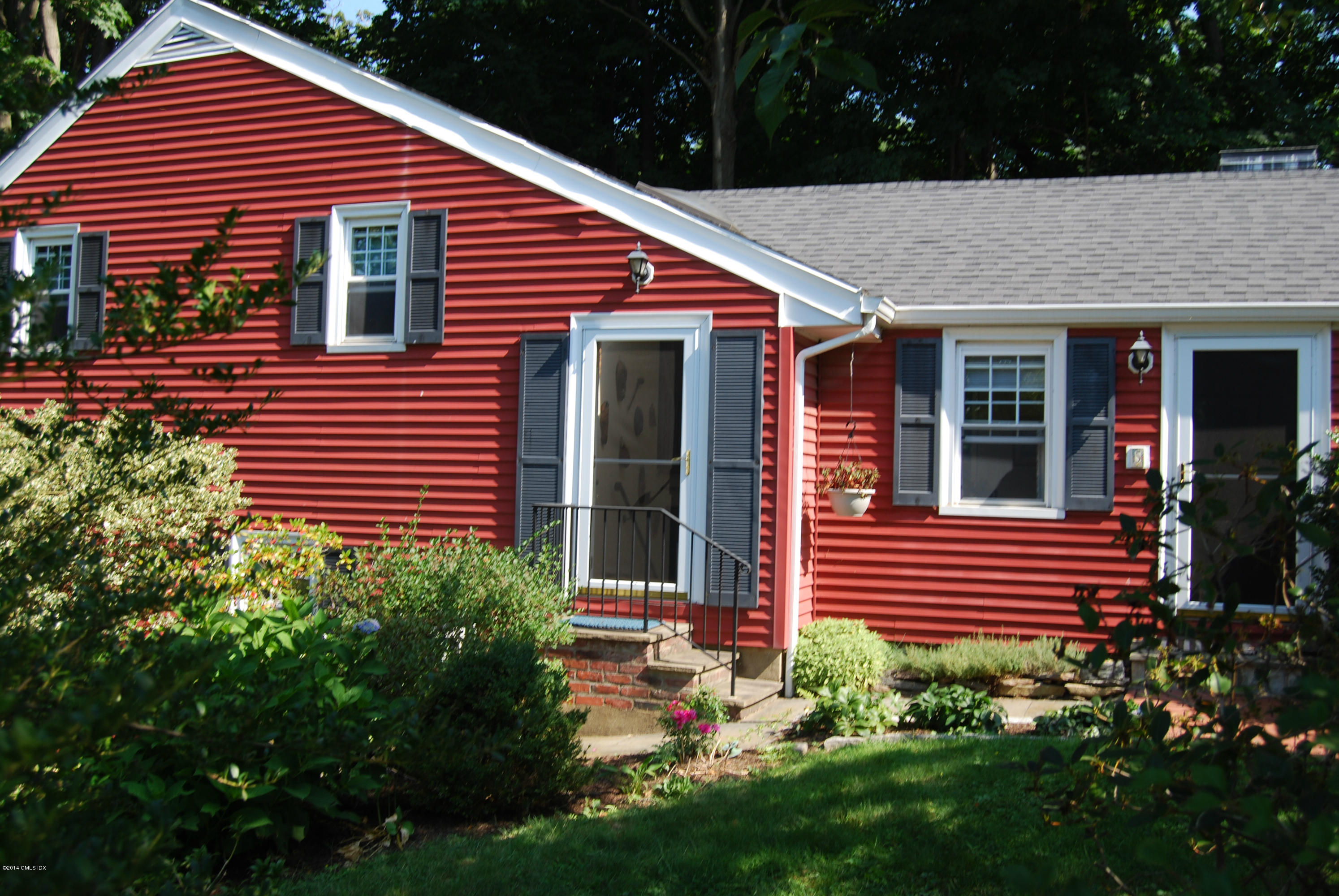 5 Wallasy Way Riverside, CT 06878 - Photo 1 of 7 DSC_0391