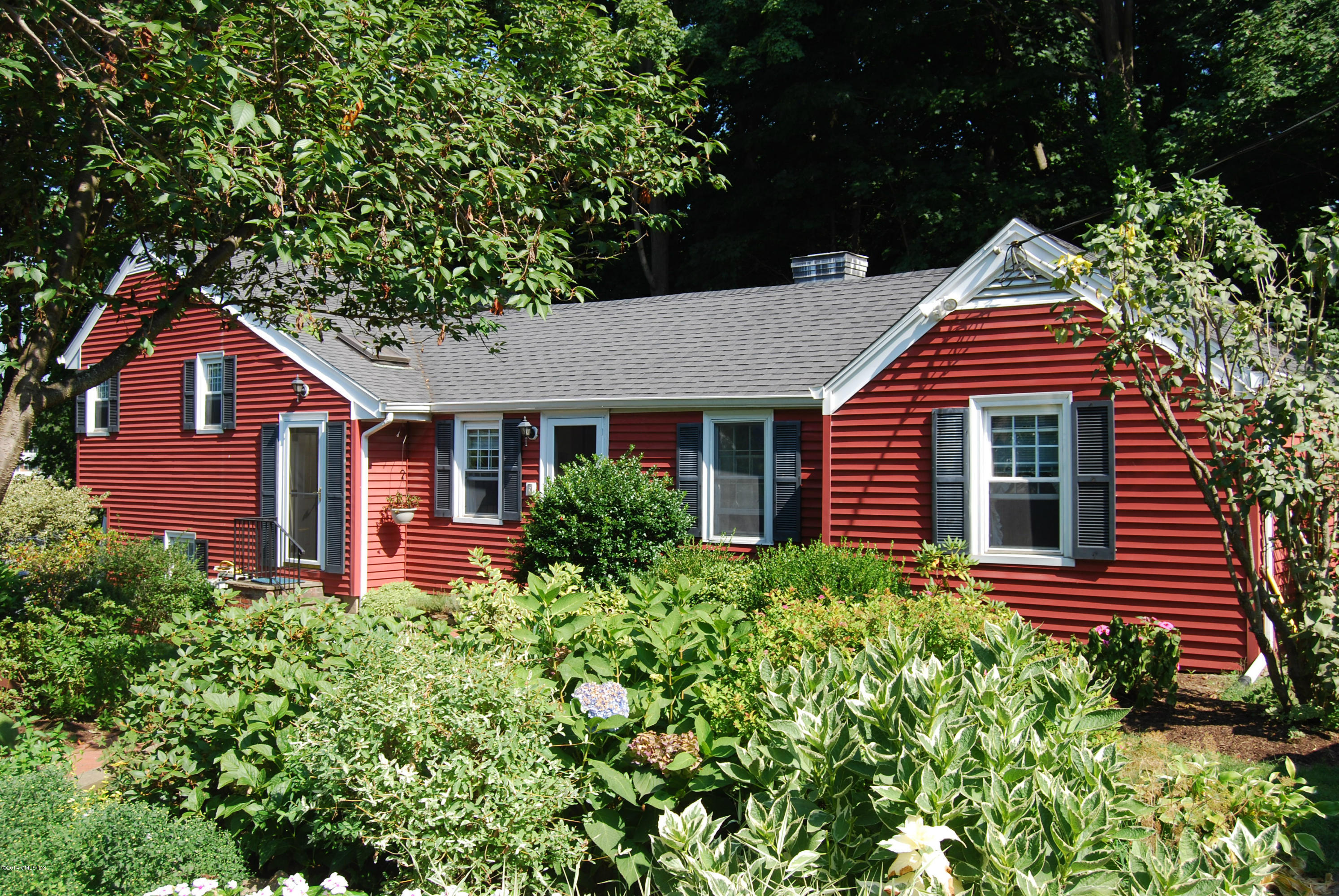 5 Wallasy Way Riverside, CT 06878 - Photo 2 of 7 DSC_0393