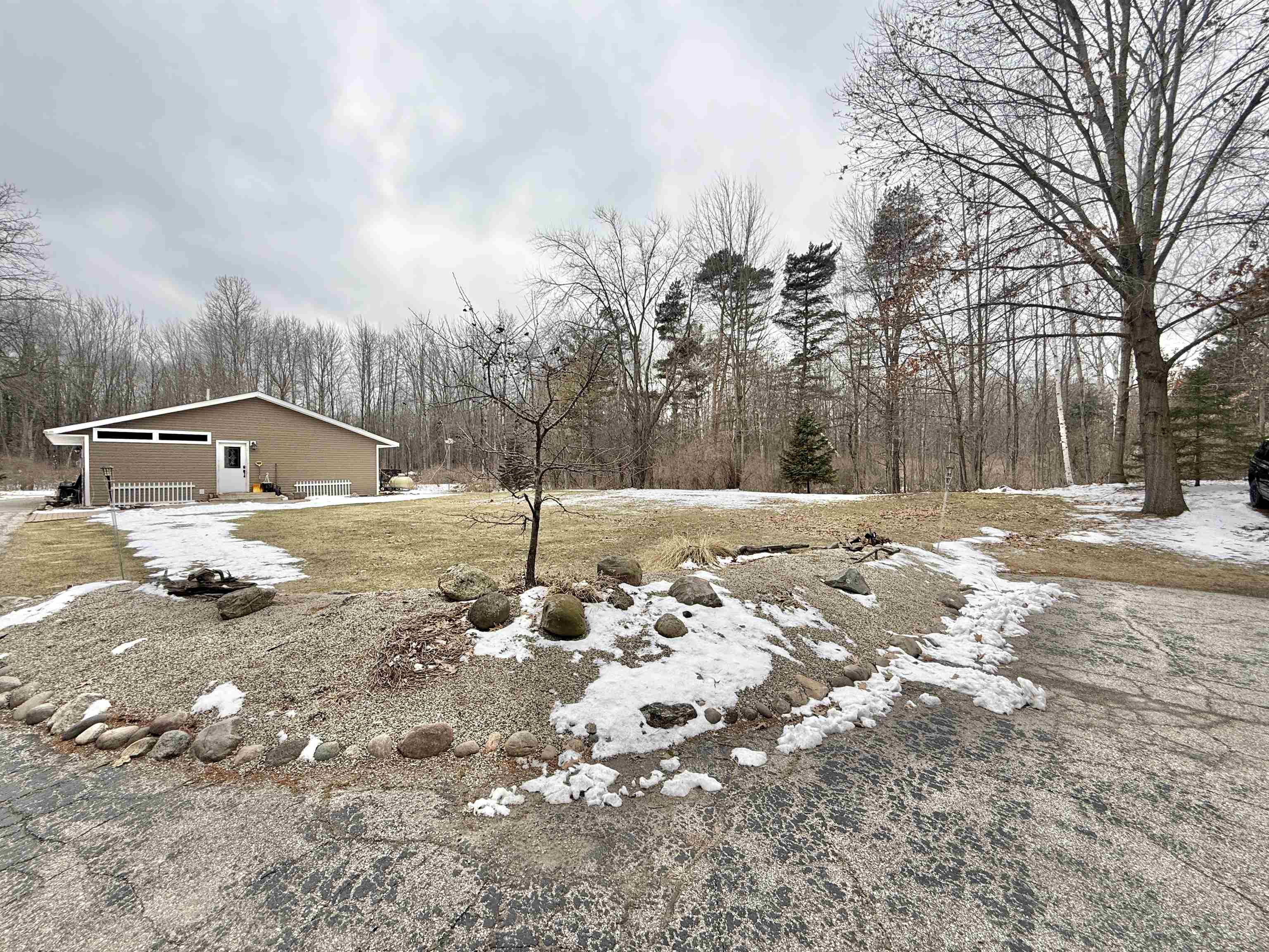 3489 Bay Arenac Line Road Pinconning, MI 48650 - Photo 3 of 31