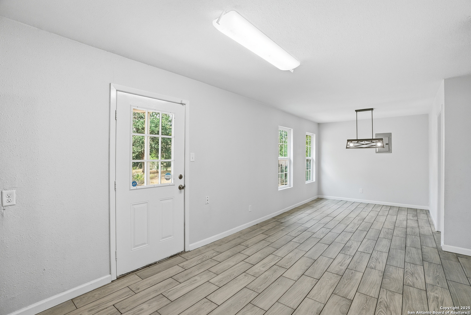 807 Northeast Frontage Road Beeville, TX 78102 - Photo 14 of 49 an empty room with windows