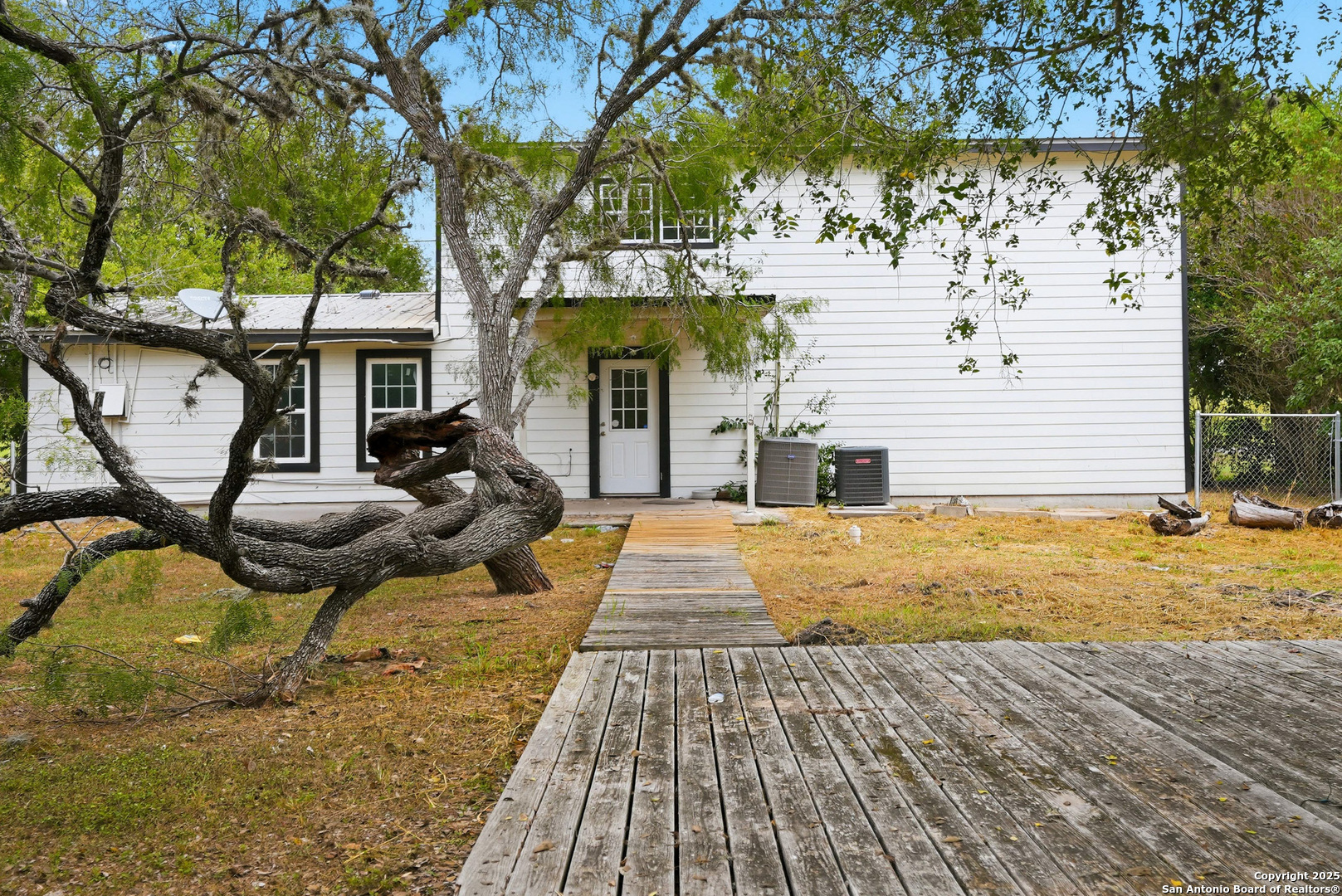 807 Northeast Frontage Road Beeville, TX 78102 - Photo 36 of 49 a front view of a house with garden