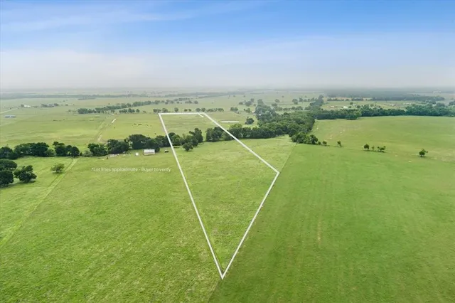 a view of a tennis court