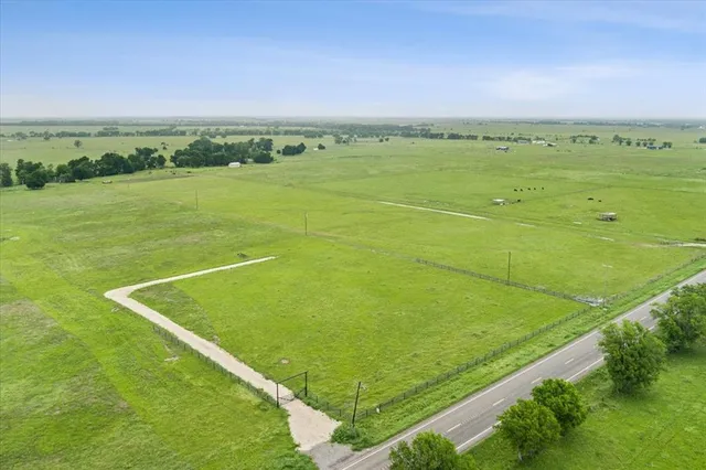 a view of a tennis court