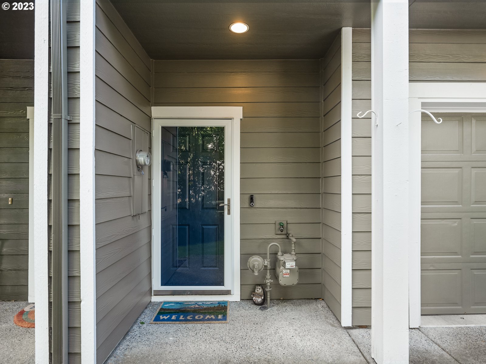 12226 Southeast Long Street Portland, OR 97236 - Photo 2 of 29 a view of outdoor space with sliding door