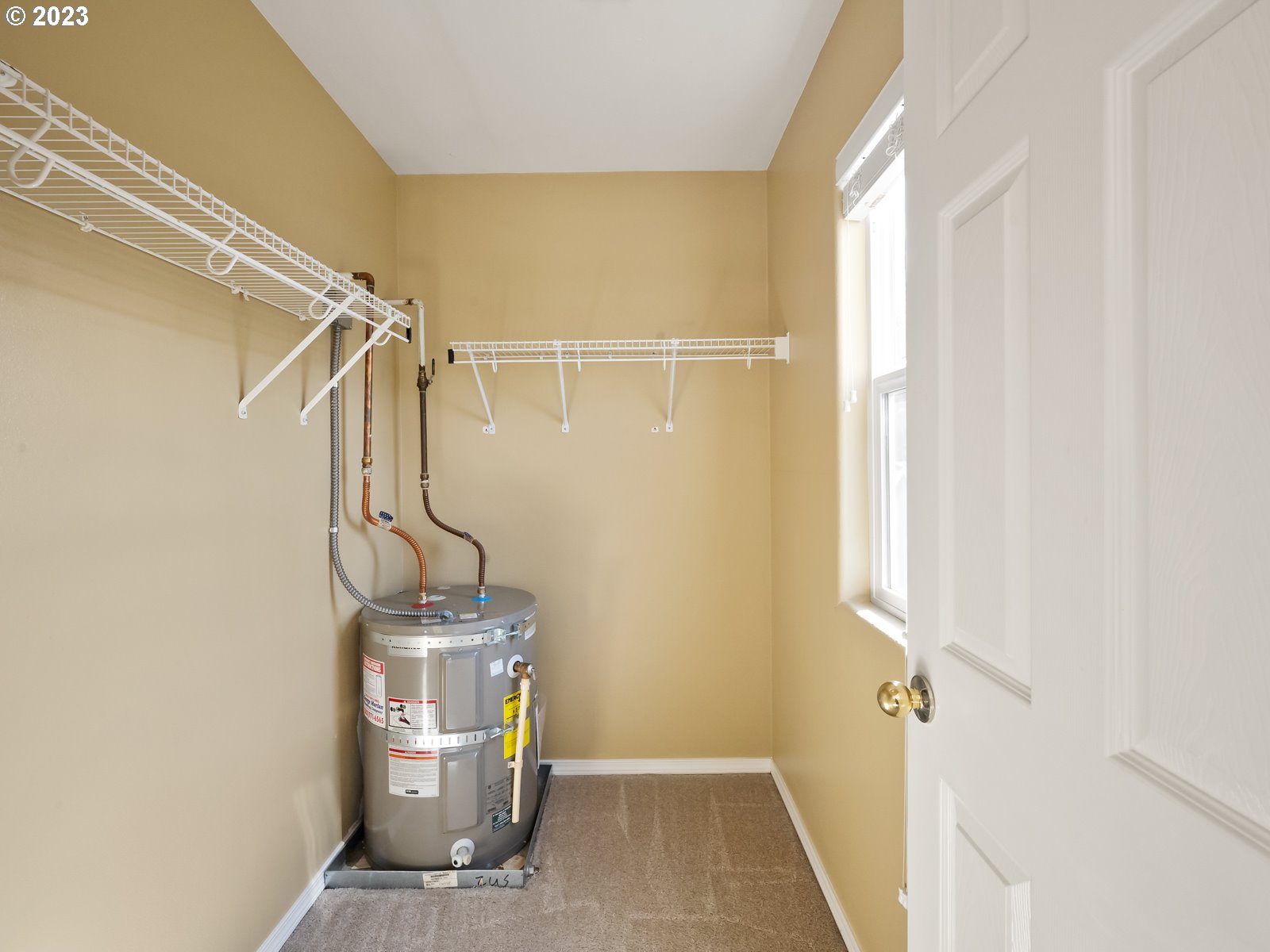 12226 Southeast Long Street Portland, OR 97236 - Photo 21 of 29 a view of entryway with wooden floor