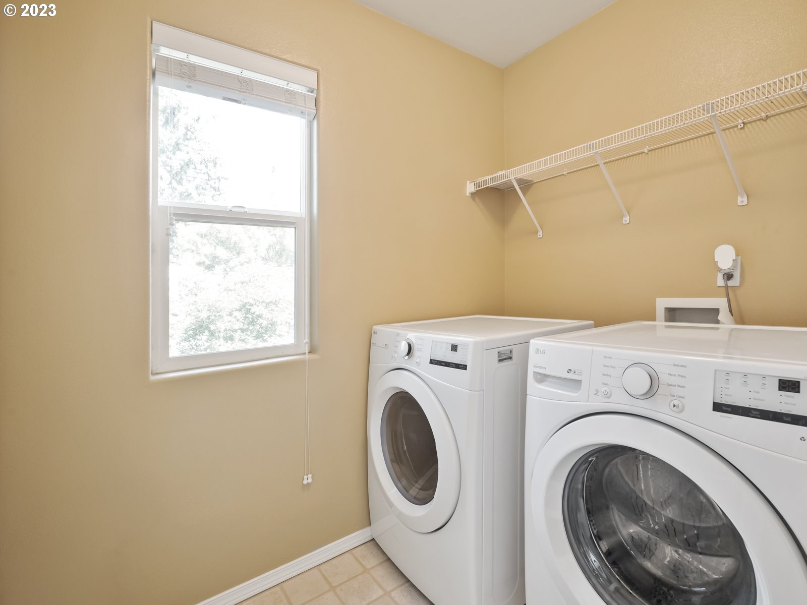 12226 Southeast Long Street Portland, OR 97236 - Photo 26 of 29 a utility room with dryer and washer