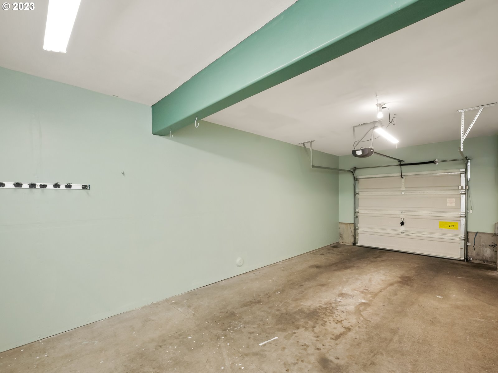 12226 Southeast Long Street Portland, OR 97236 - Photo 27 of 29 an empty room with a projector and fan