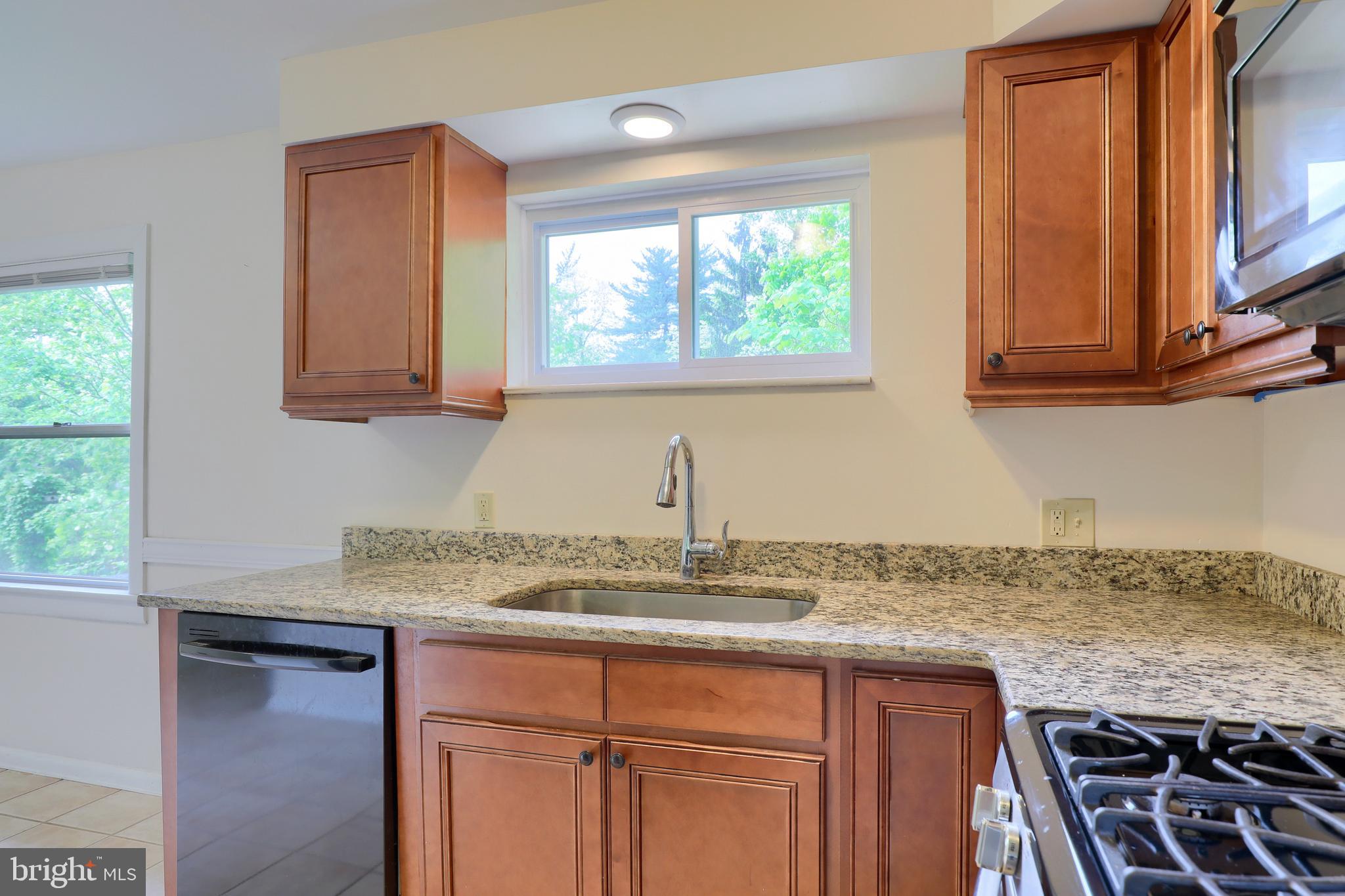 408 Locust Road York, PA 17403 - Photo 8 of 23