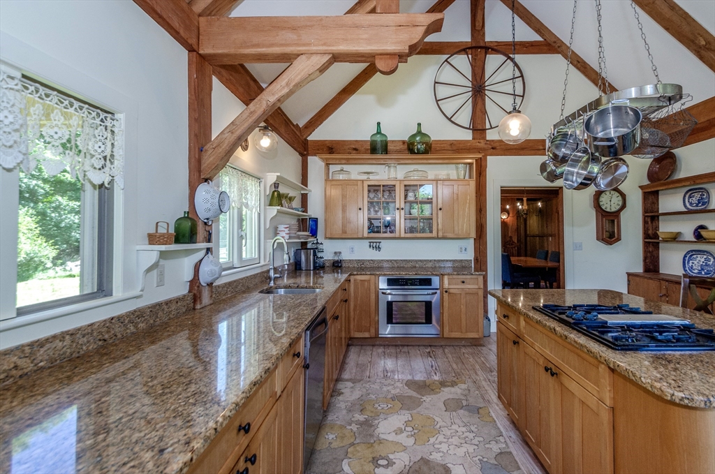 442 Horseneck Road Westport, MA 02790 - Photo 5 of 38