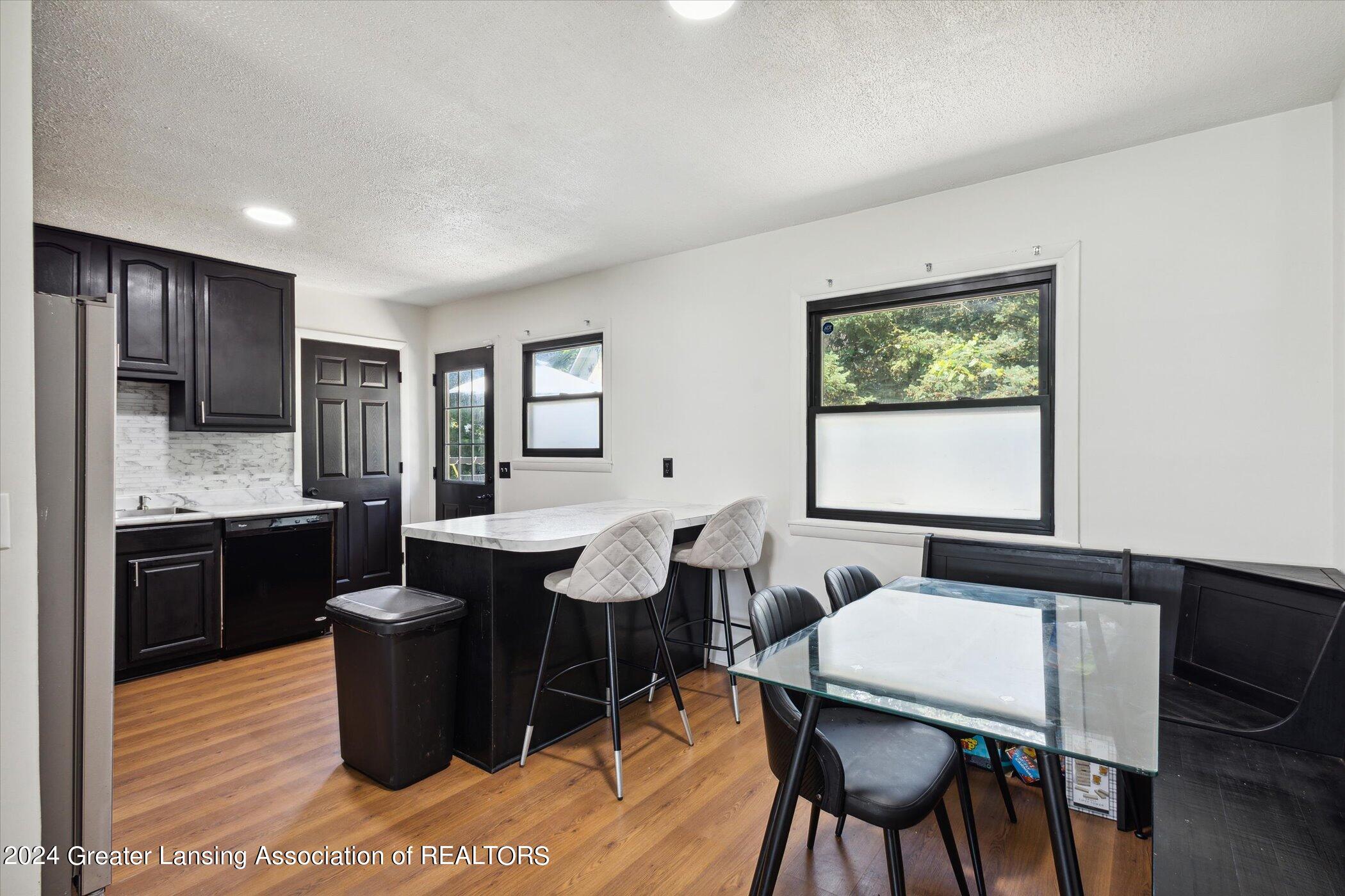 2129 Riverside Court Lansing, MI 48906 - Photo 6 of 29 08-2129-Riverside-Ct-Lansing-MI-48906-Wi