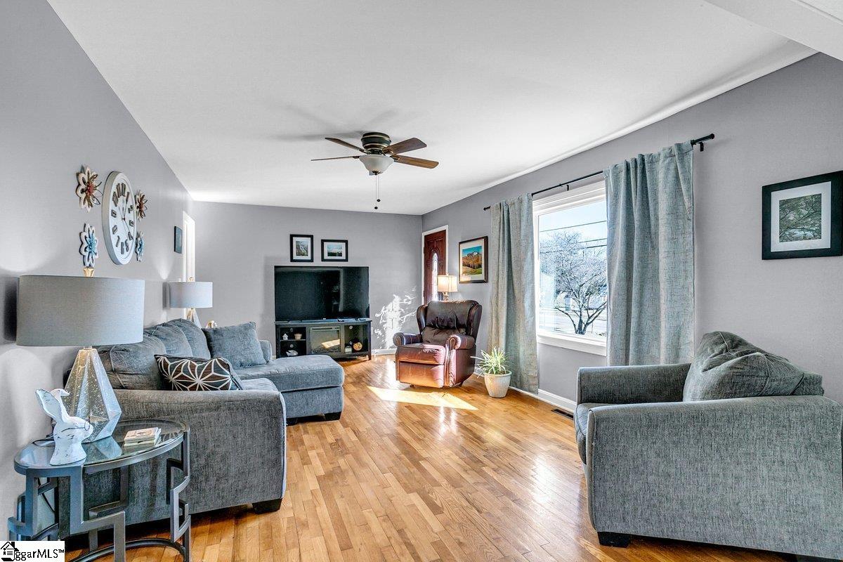 207 East Marion Road Greenville, SC 29617 - Photo 5 of 24 Gallery Image 5