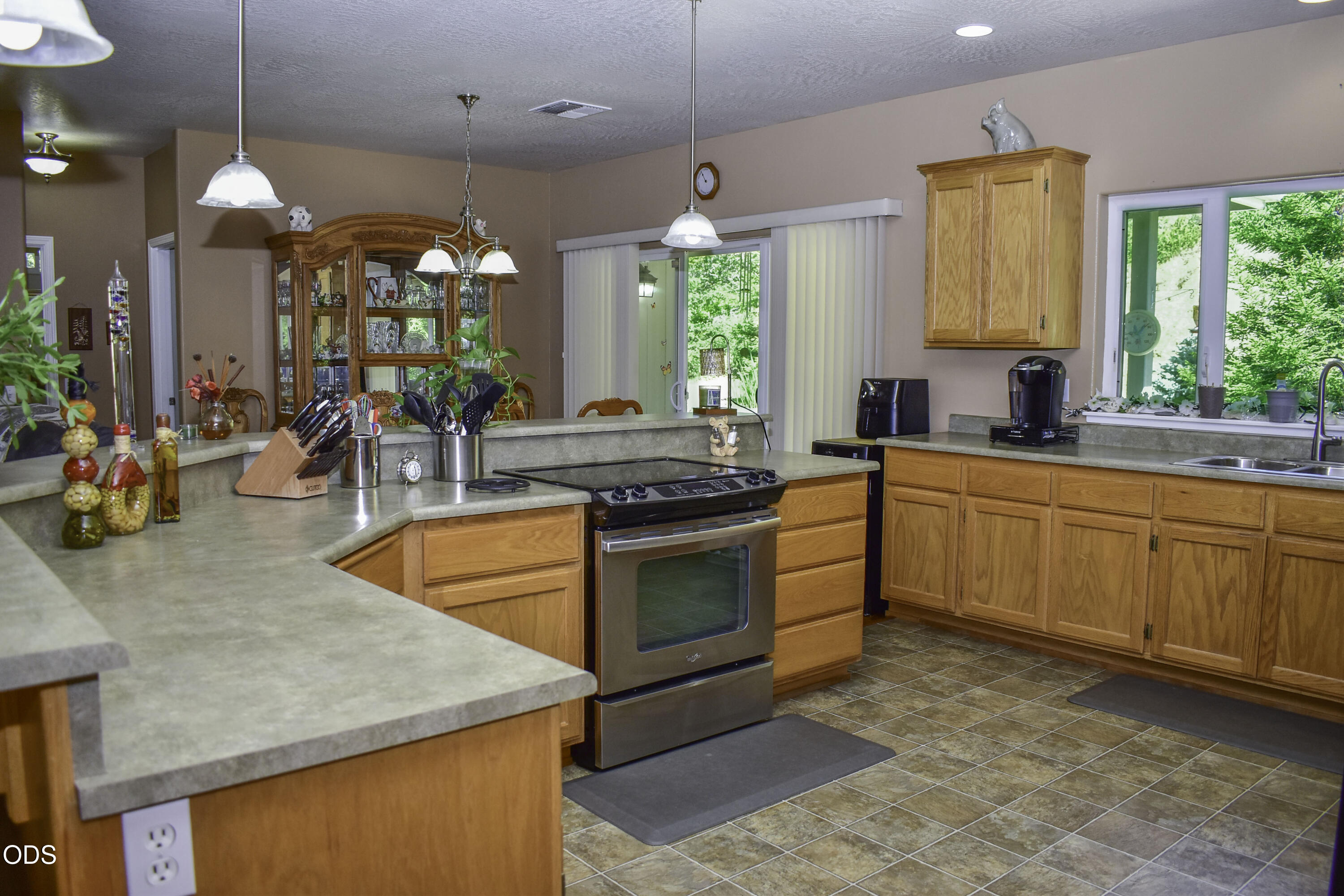 799 Three Pines Road Grants Pass, OR 97526 - Photo 9 of 40