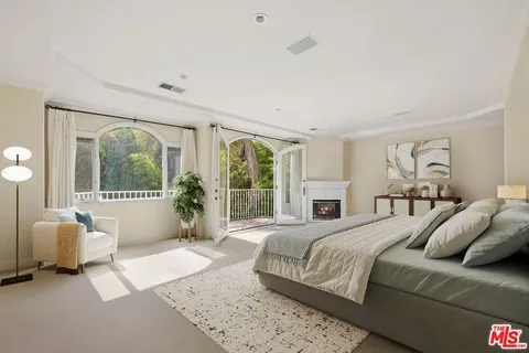 $2,499,000 | 4755 Vanalden Avenue, Tarzana, CA 91356