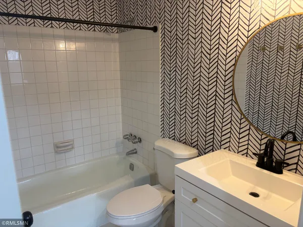 $175,500 | 2801 Flag Avenue North, Unit 323, New Hope, MN 55427