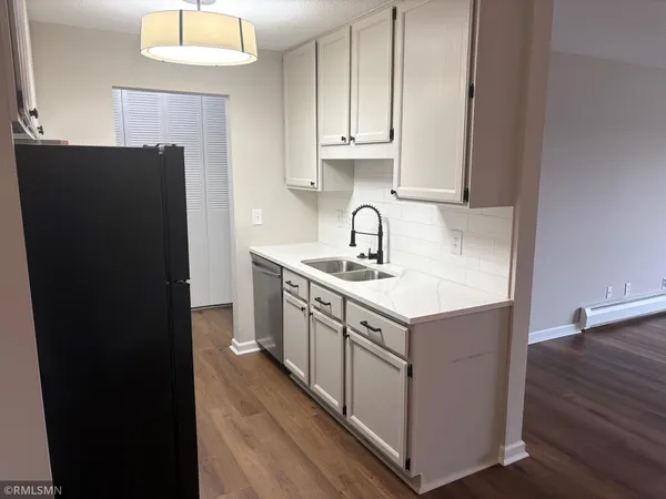 $175,500 | 2801 Flag Avenue North, Unit 323, New Hope, MN 55427