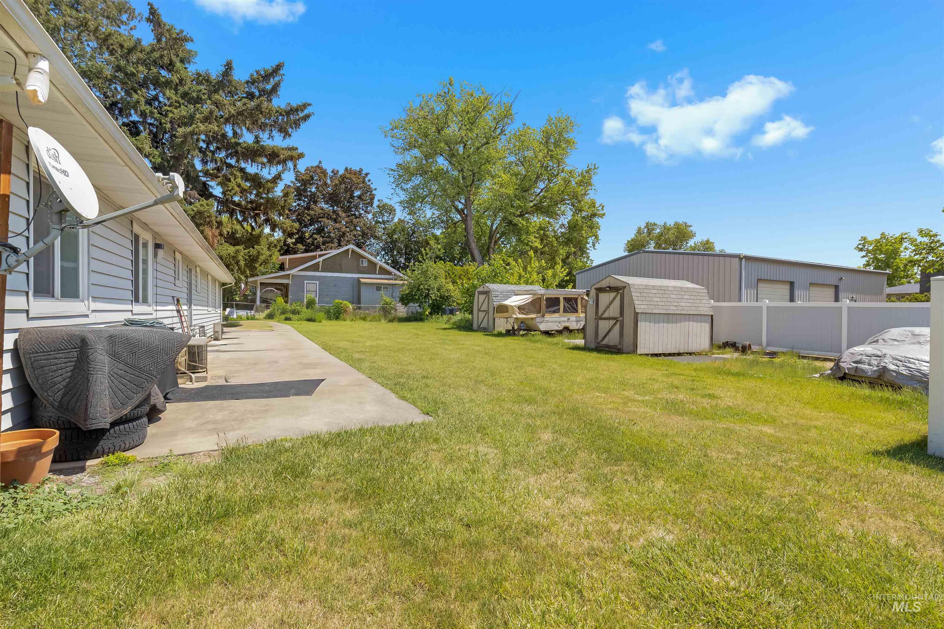 806 Burrell Avenue Lewiston, ID 83501 - Photo 3 of 25