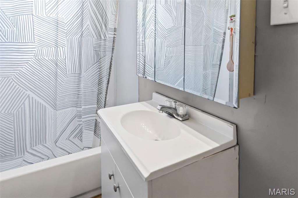 908 Locust Carrollton, IL 62016 - Photo 20 of 32