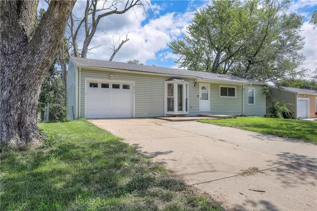 $240,000 | 8516 Barnett Avenue, Kansas City, KS 66112