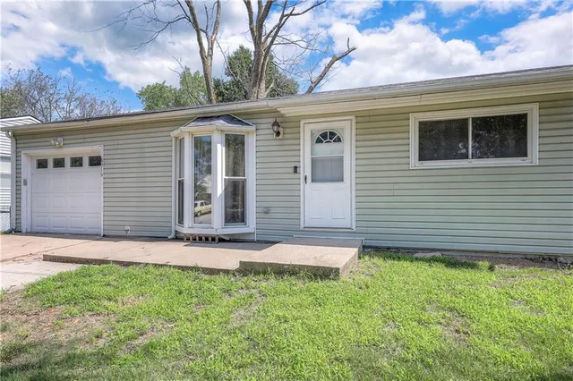 $240,000 | 8516 Barnett Avenue, Kansas City, KS 66112