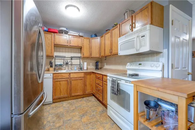 $240,000 | 8516 Barnett Avenue, Kansas City, KS 66112