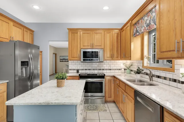 $375,000 | 2740 Park View Court, Little Canada, MN 55117