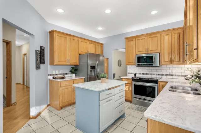 $375,000 | 2740 Park View Court, Little Canada, MN 55117