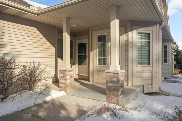 $375,000 | 2740 Park View Court, Little Canada, MN 55117